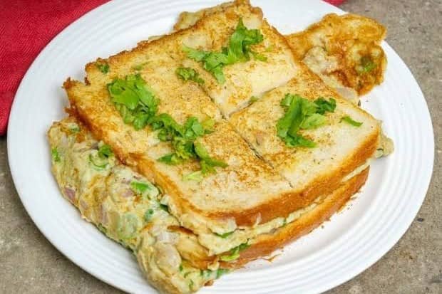 Bread omelet