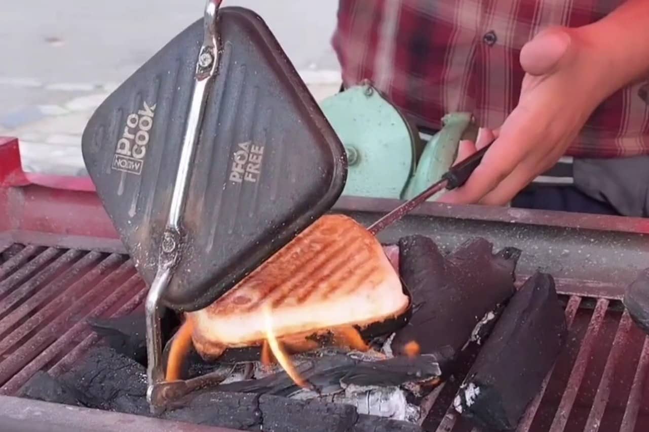 ALOO MASALA TOAST