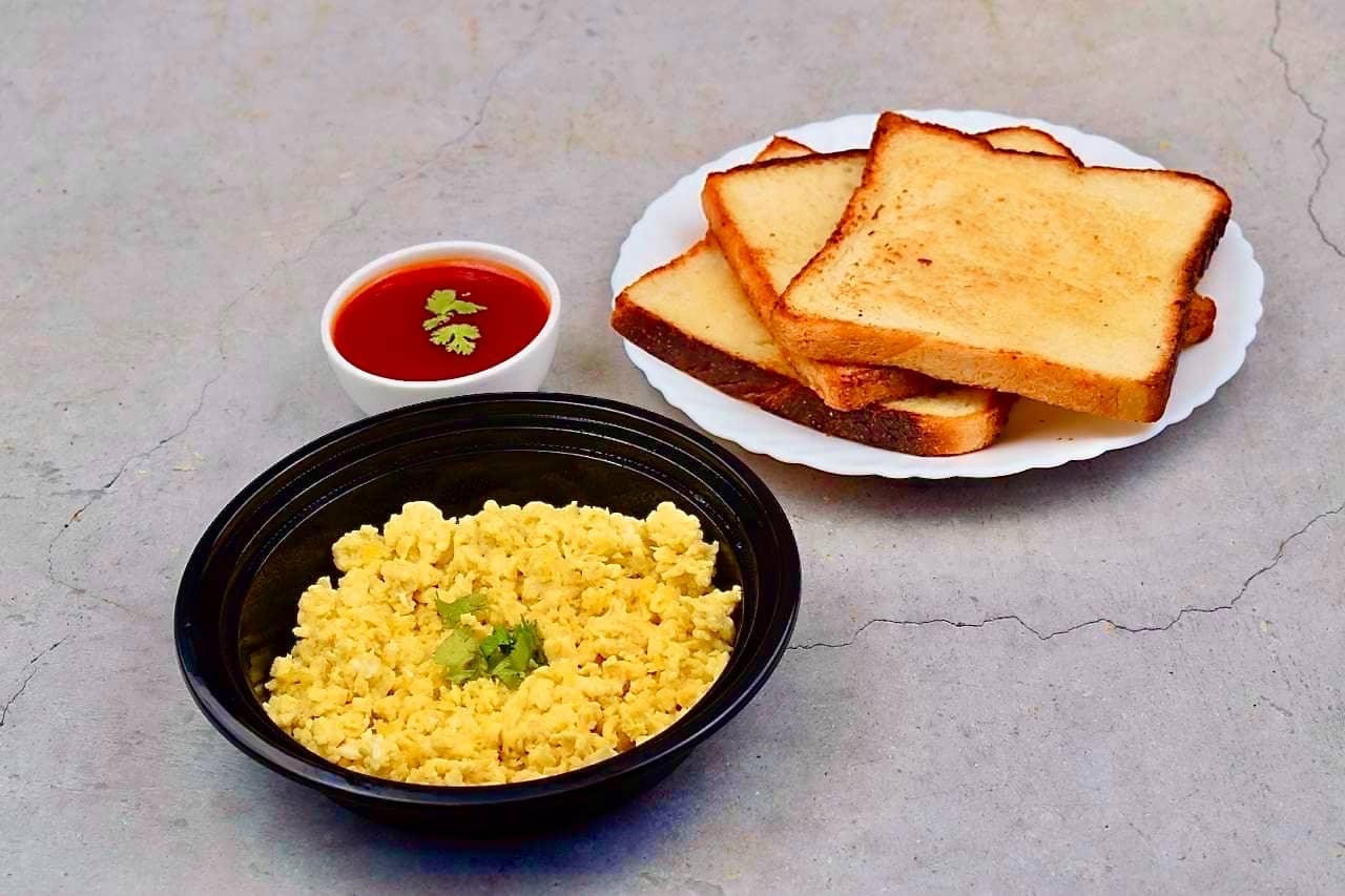 Scrambled Eggs and Toasts