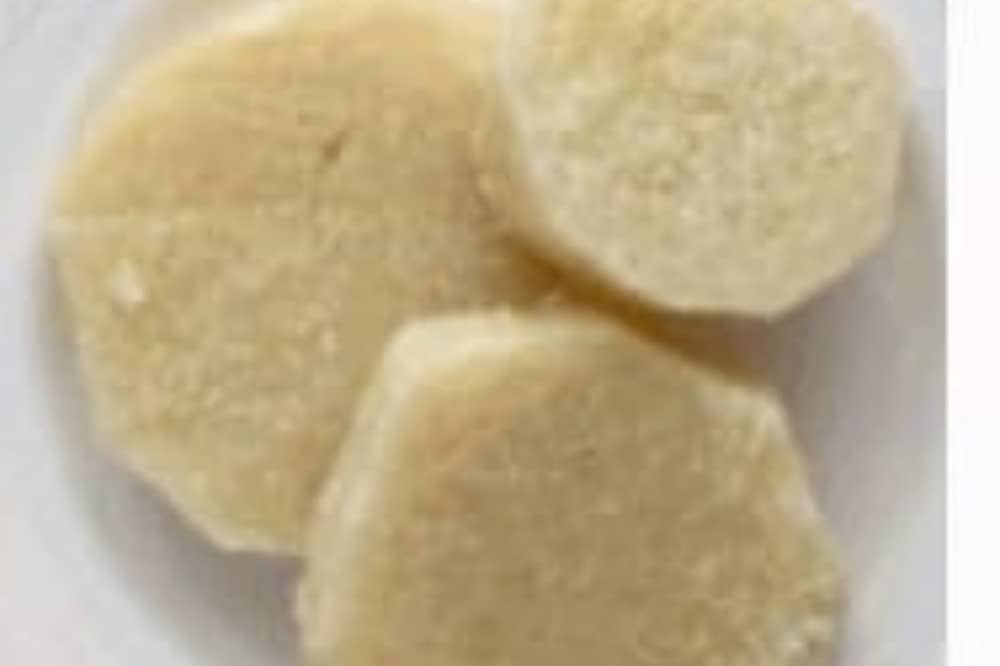 Boiled yam and egg sauce