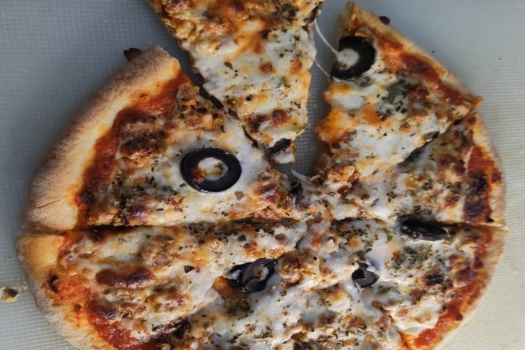 Chicken keema pizza