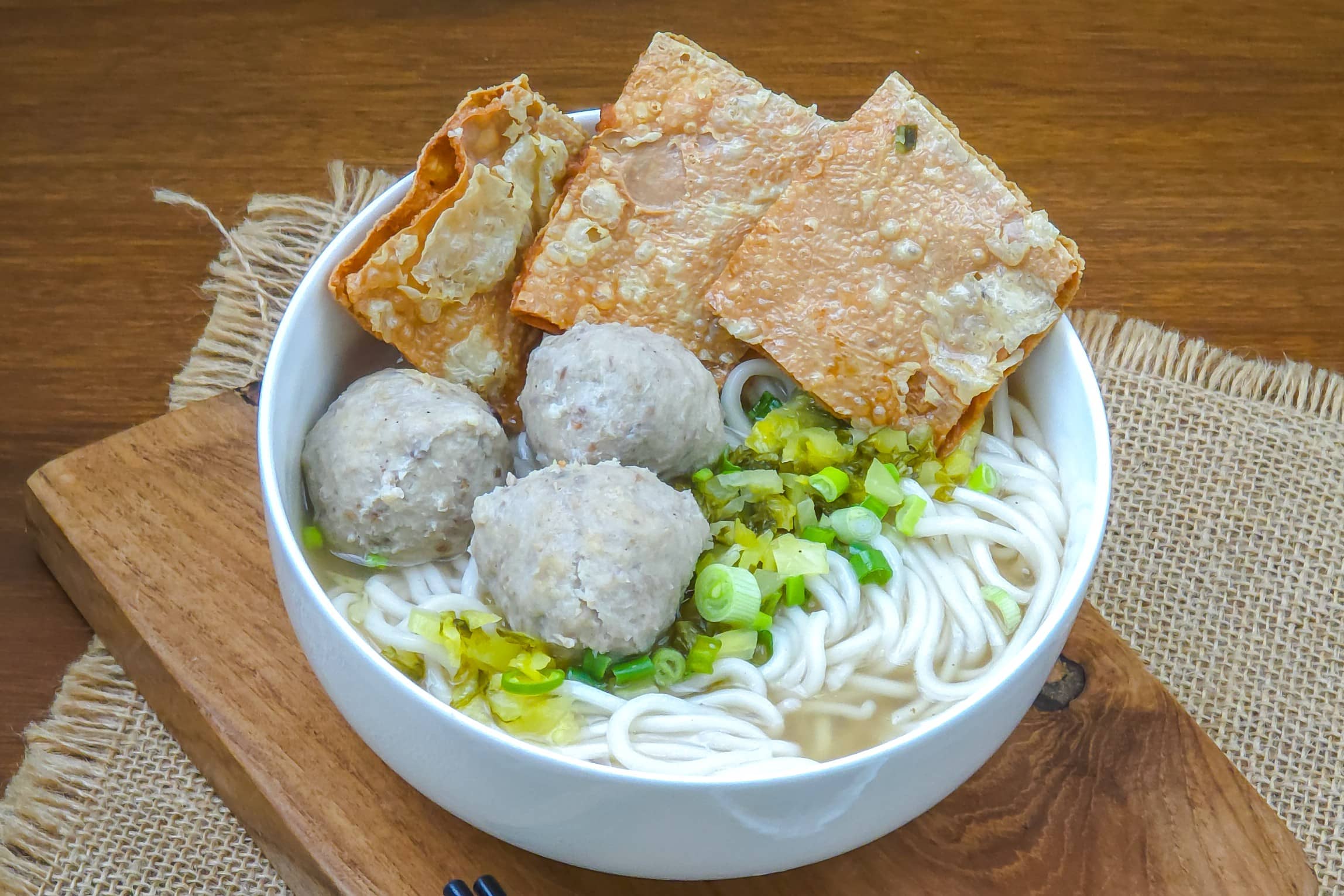 Meat Balls With Deep Fry Fucuk Noodle Dry and Soup