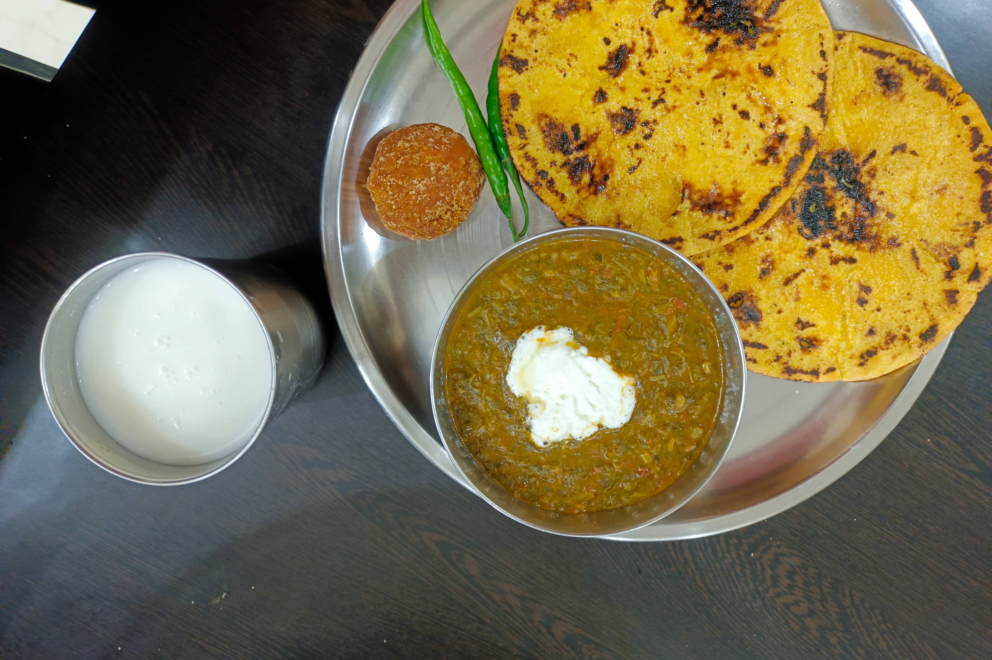 Saag makke ki roti