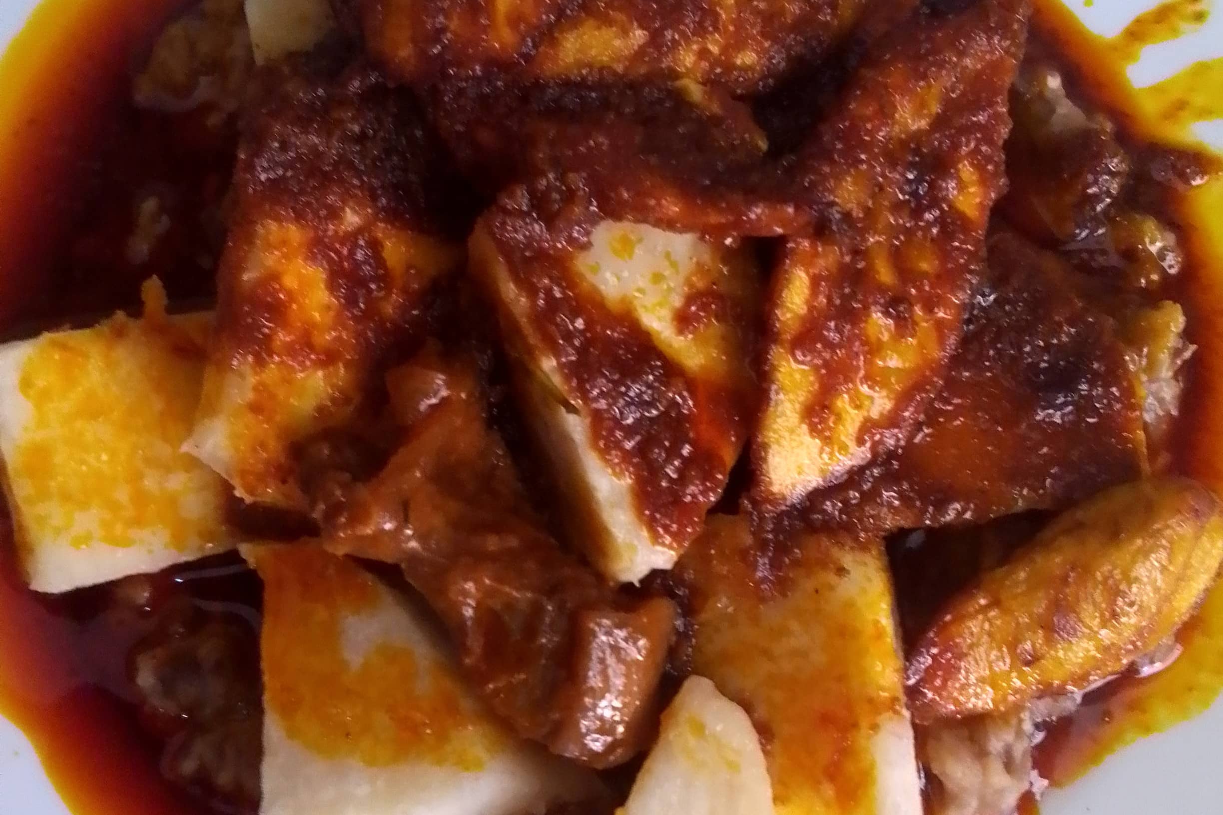yam and beans with aganyin sauce and ponmo