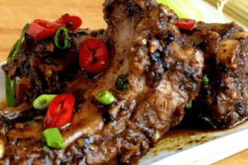 Fried pork ribs in black bean sauce