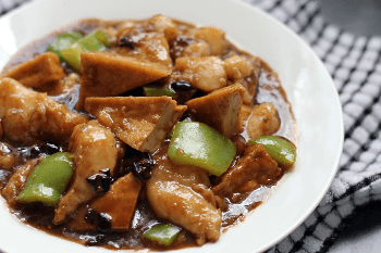 Grilled fish filled in black bean sauce