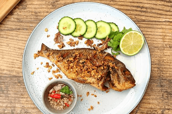 Deep fried fish with garlic