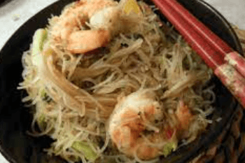 Fried rice noodles, shrimp