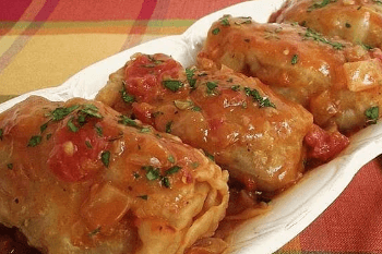 Mondeghili (Cabbage meat rolls)