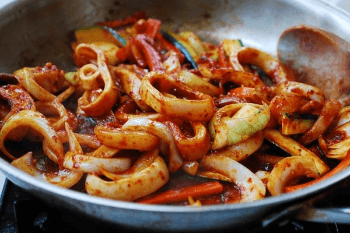 Ohjinguh Bokkeum (Stir Fried Squid)