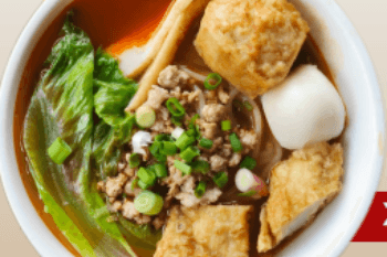 X01 SPICY MI XIAN SOUP WITH MIXED DISH 香辣米线参料汤
