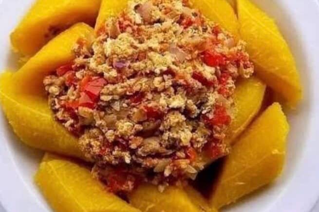 Boiled plantain and egg sauce