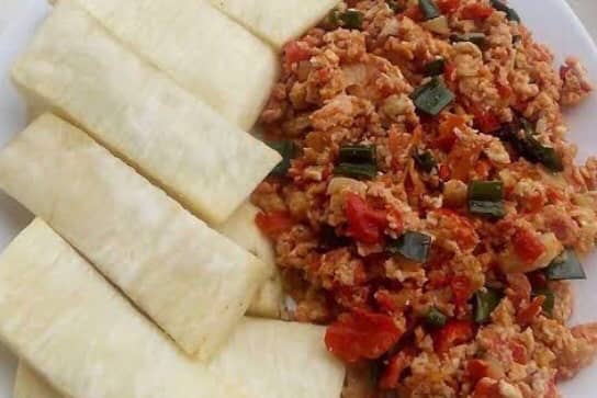 Boiled yam and egg sauce