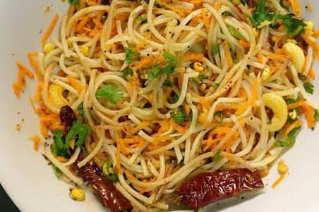 SPAGHETTI MASALA CHICKEN