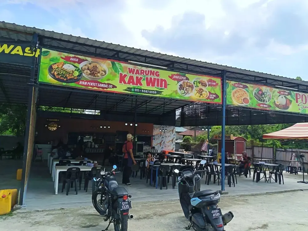 Warung Kak Win banner and open-air dining area in Sungai Bakap, Penang, Malaysia
